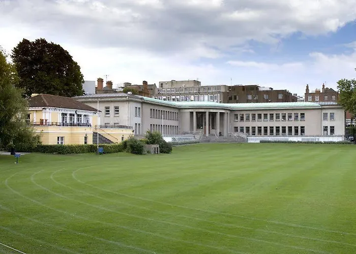 Trinity College - Campus Дублин